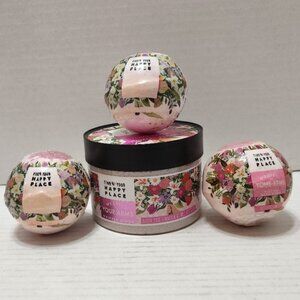 New Find Your Happy Place - Wrapped in Your Arms - Whipped Scrub & 3 Bath Bombs